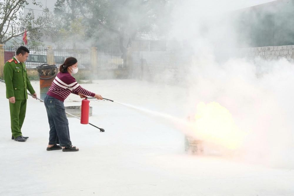 Thượng Phúc diễn tập PCCC&CNCH tại khu dân cư thôn Đông Cứu