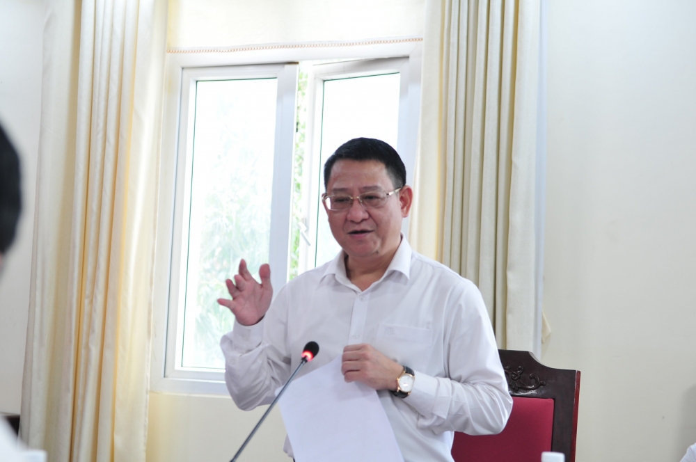 Ông Hoàng Anh Tuấn, Chủ tịch UBND huyện Mê Linh trình bày kế hoạch khám sức khoẻ miễn phí, lập hồ sơ quản lý sức khoẻ, đảm bảo theo dõi sức khoẻ cho Nhân dân trên địa bàn