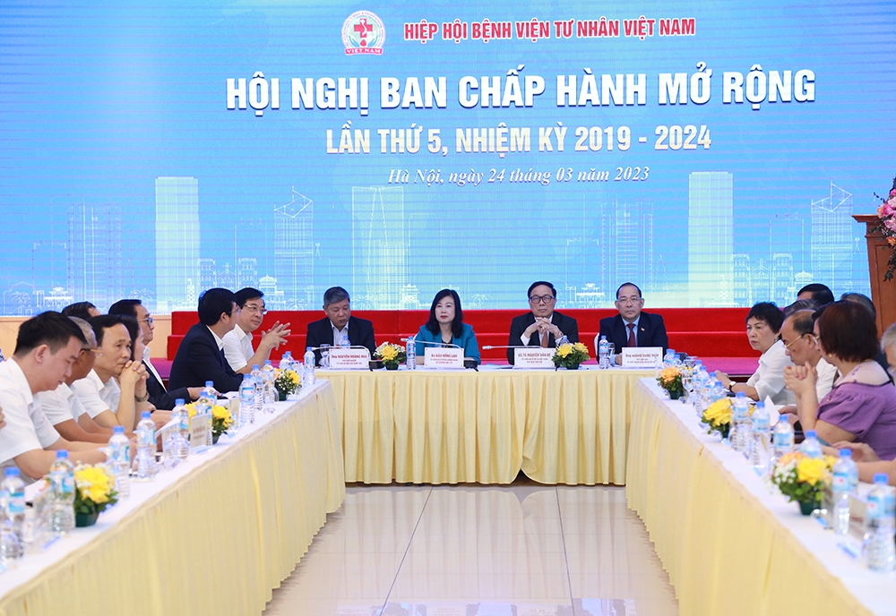 Bộ trưởng Bộ Y tế Đào Hồng Lan dự hội nghị ban chấp hành mở rộng lần thứ 5 nhiệm kỳ 2019-2024 của Hiệp hội Bệnh viện tư nhân Việt Nam.