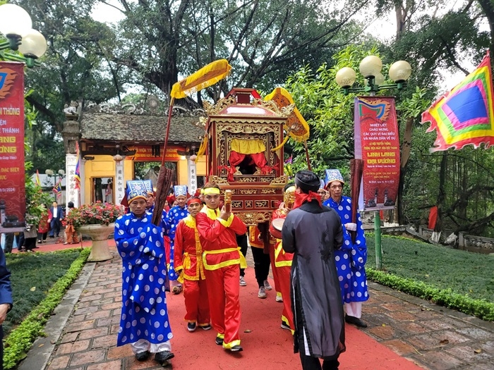 Quận Ba Đình: Độc đáo tập tục hát thờ trước Đền Linh Lang Đại vương