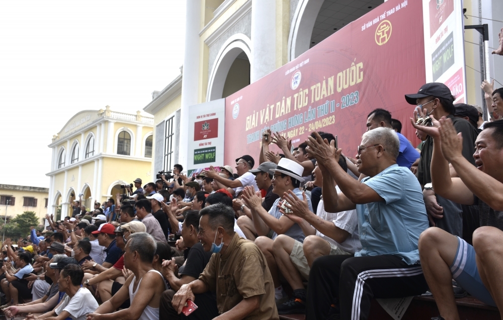 Giải vật dân tộc Hà Nội mở rộng tranh Cúp Phùng Hưng thu hút sự động viên, cổ vũ của đông đảo Nhân dân và du khách