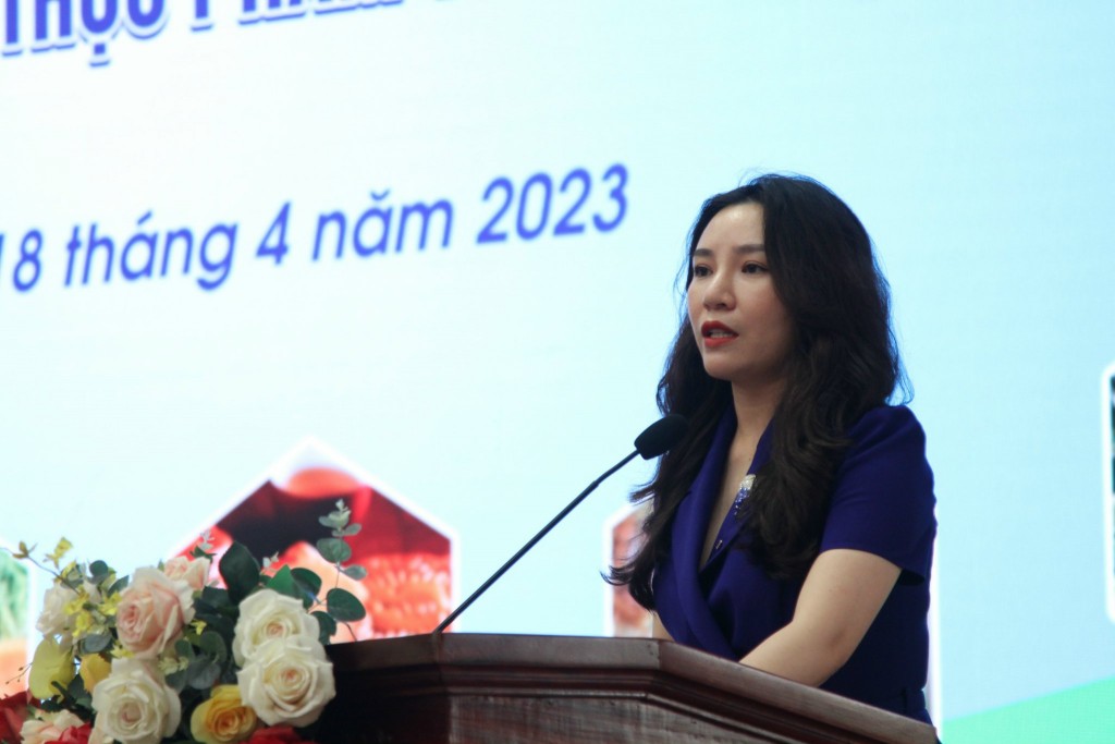 Phó Chủ tịch UBND quận Tây Hồ Bùi Thị Lan Phương phát biểu chỉ đạo tại buổi lễ
