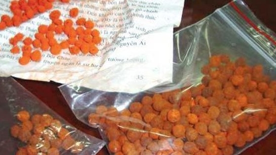 Bé 1 tuổi nhiễm chì nặng do đánh tưa lưỡi bằng thuốc cam