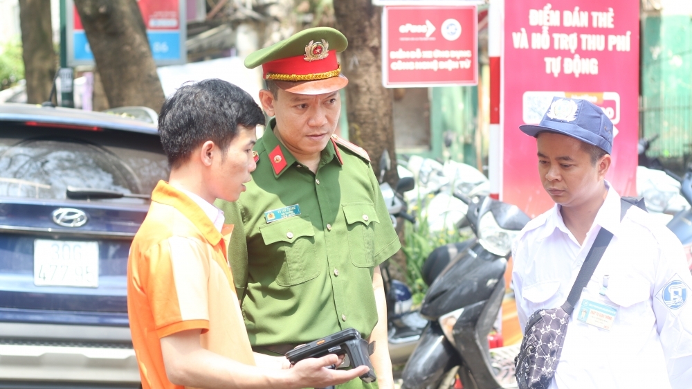 An tâm và minh bạch - người dân hào hứng gửi xe không tiền mặt