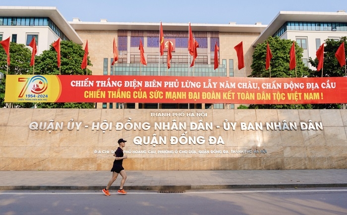 Phố phường Hà Nội rực rỡ cờ hoa chào mừng ngày đất nước thống nhất Phố phường Hà Nội rực rỡ cờ hoa chào mừng ngày đất nước thống nhất