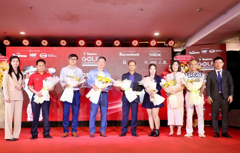 Ban tổ chức Giải Tiền Phong Golf Championship - Non sông một dải, tri ân các đơn vị đồng hành cùng giải đấu.