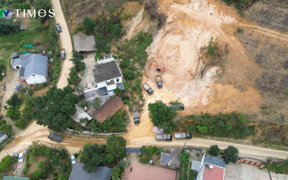 Tình trạng khai thác đất trái phép đang diễn ra tại thôn Quýt, xã Yên Bài, huyện Ba Vì, TP Hà Nội. (ảnh: VTV online)