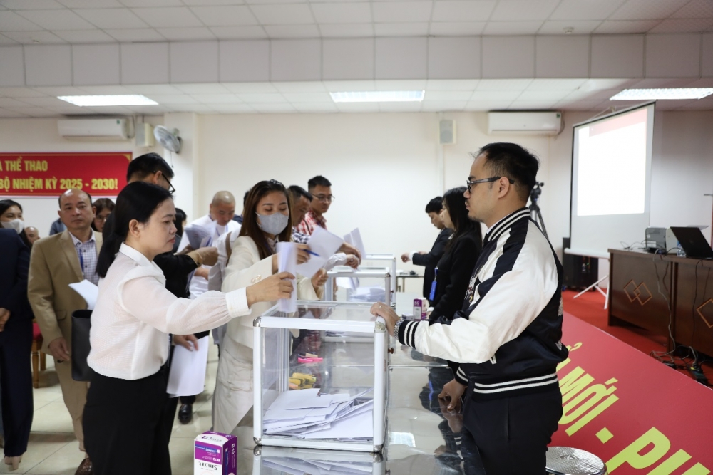 Khách hàng đấu giá đất tại Mê Linh