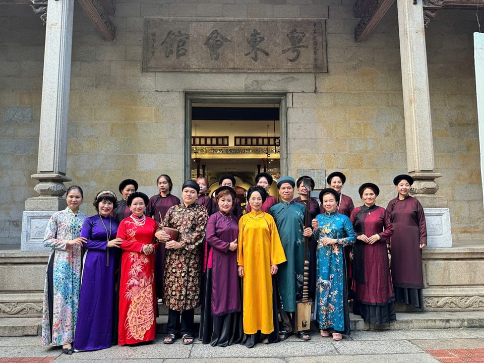 Các thành viên của CLB ca trù Hà Nội