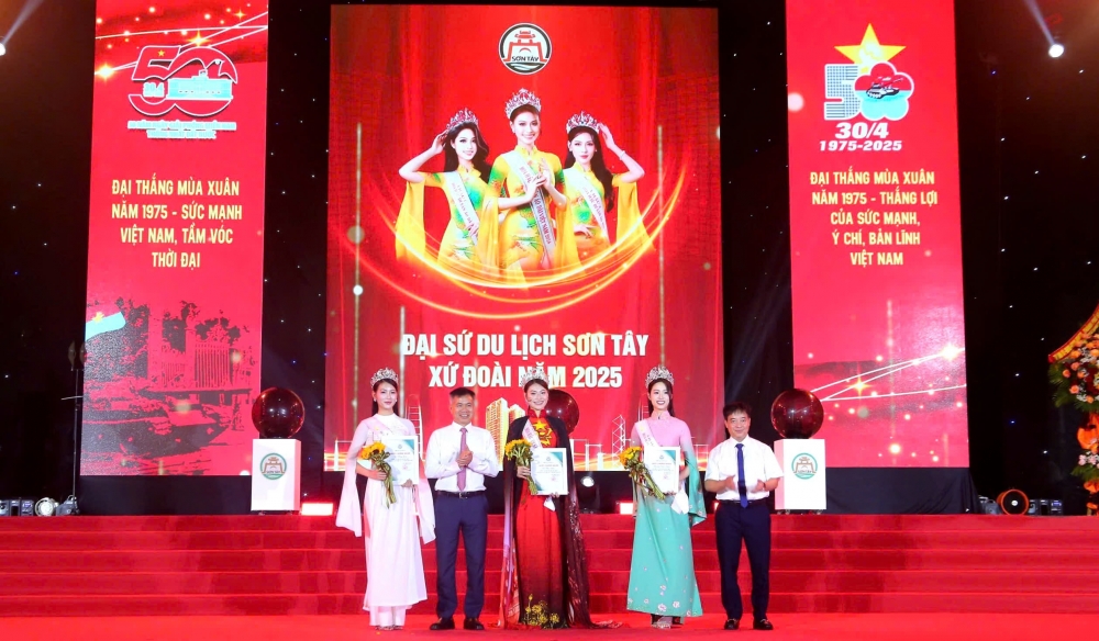 Công bố các đại sứ du lịch Sơn Tây là các người đẹp đoạt giải trong cuộc thi Hoa hậu di sản áo dài 