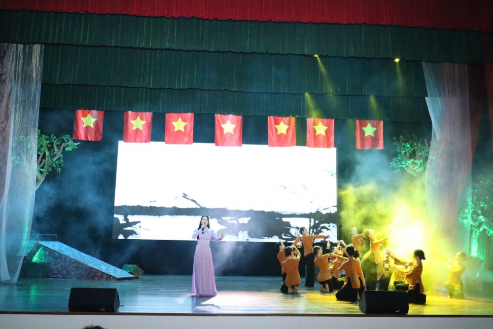 Sơn Tây tặng Nhân dân, người có công món quà nghệ thuật hoành tráng