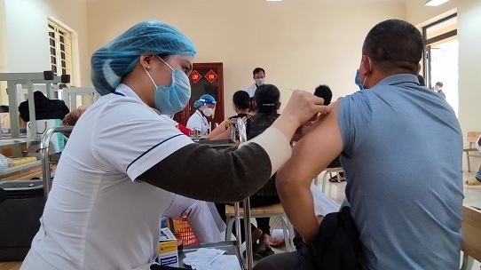 Gần 16.000 liều vắc xin COVID-19 được tiêm trong ngày nghỉ lễ