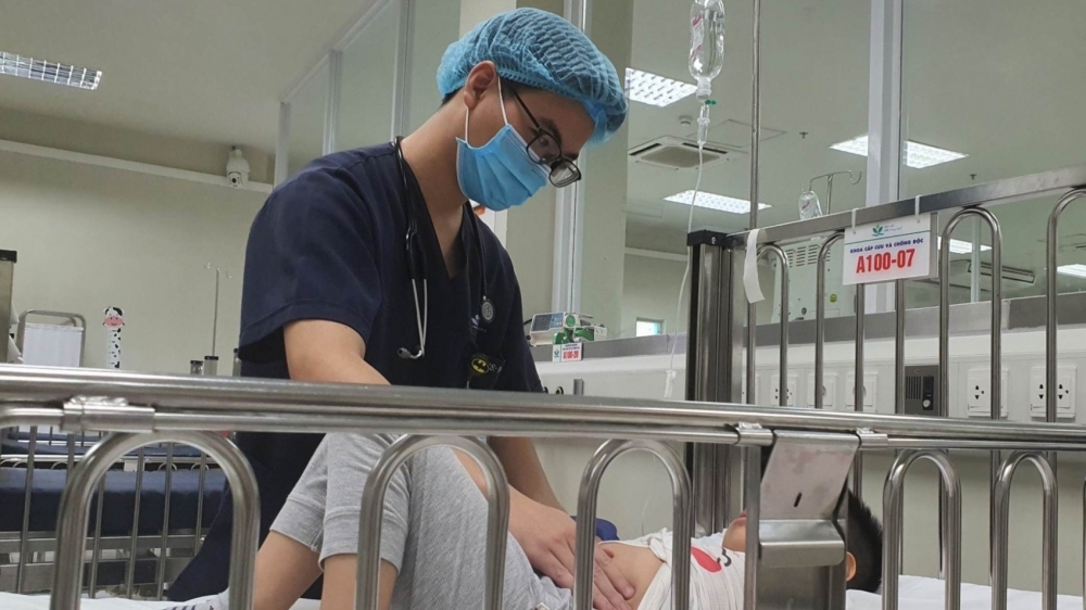 Bé trai 5 tuổi ngộ độc ma túy sau khi ăn bánh của hàng xóm