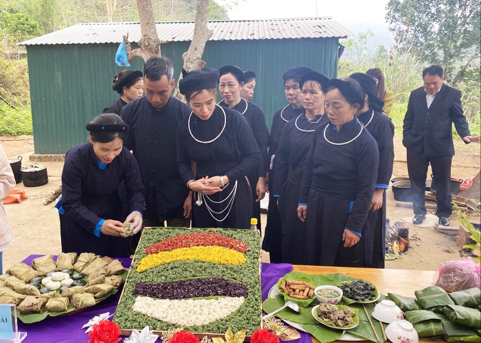 Bên cạnh cảnh sắc thiên nhiên tươi đẹp, Bắc Kạn còn thu hút du khách nhờ bản sắc văn hoá đa dạng, đặc sắc của các dân tộc anh em