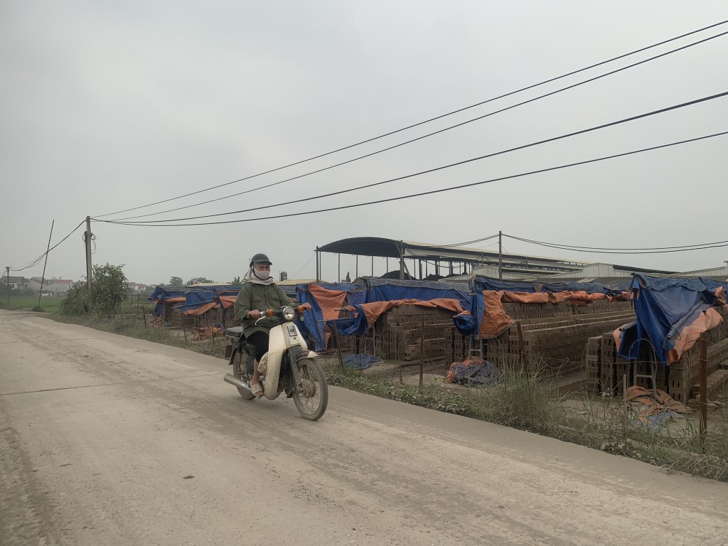 Cuộc sống của người dân xã Đông Quang bị ảnh hưởng nghiêm trọng do hai nhà máy gạch
