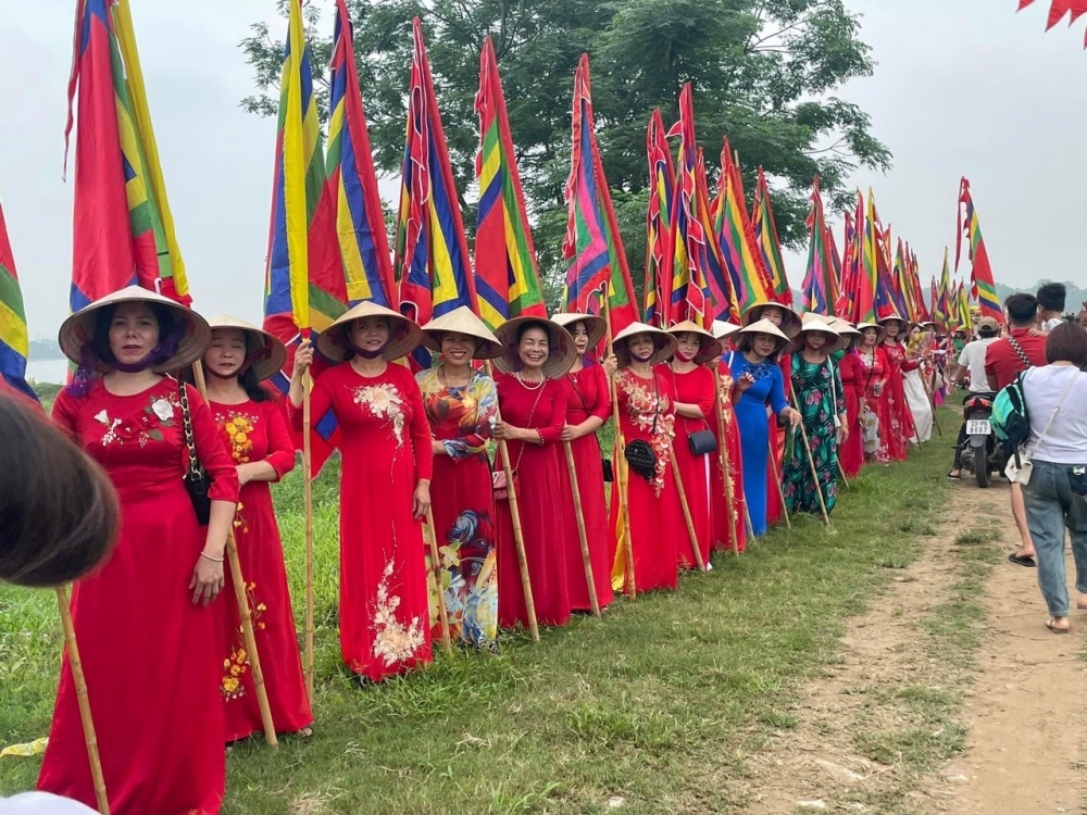 Nhân dân xã Tự Nhiên tham gia lễ hội
