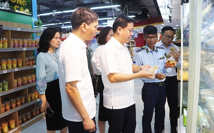 Đoàn kiểm tra liên ngành số 1 của thành phố Hà Nội kiểm tra an toàn thực phẩm tại siêu thị Winmart Nguyễn Chí Thanh