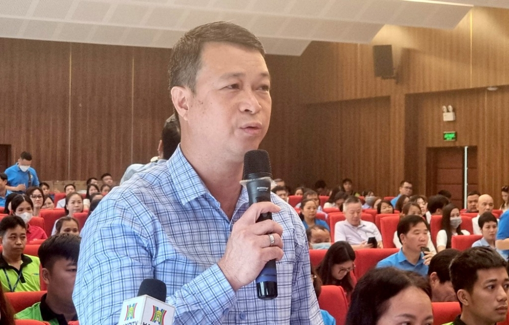 Anh Nguyễn Văn Nam Công ty Cổ phần Hãng sơn Đông Á, LĐLĐ huyện Gia Lâm trình bày ý kiến tới Chủ tịch UBND thành phố Hà Nội