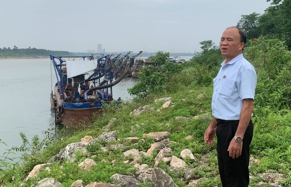 Tàu thuyền neo đậu kín lòng sông khu giáp ranh Hà Nội - Phú Thọ - Vĩnh Phúc