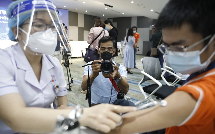 Phóng viên tác nghiệp trong dịch COVID-19