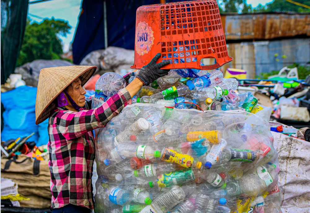 Một cơ sở chế biến rác thải nhựa tại Hà Nội