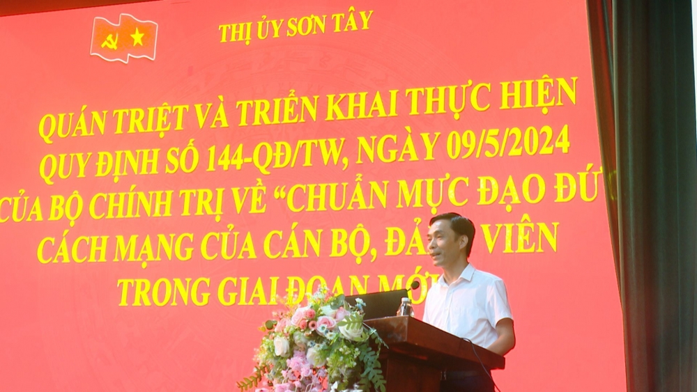 Phó Bí thư Thường trực Thị ủy Sơn Tây Nguyễn Quang Hán phát biểu