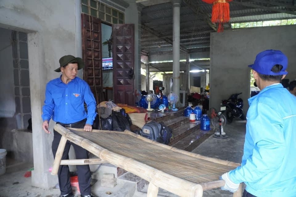  hàng chục đoàn viên, thanh niên ở xã Quảng Đông (H.Quảng Trạch) đã ra quân giúp đỡ người dân trong diện giải phóng mặt bằng của dự án đường dây 500 kV mạch 3…