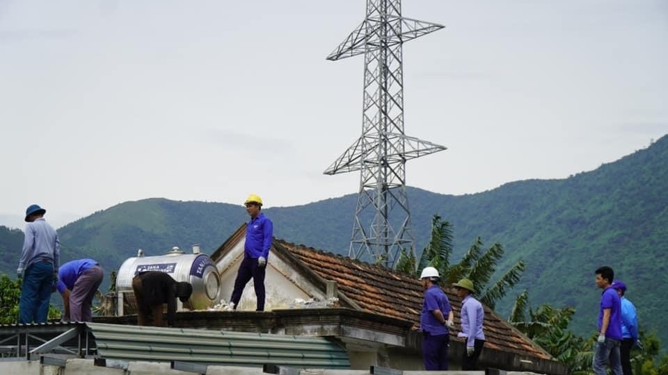 Quảng Bình: "Áo xanh" trên công trường thi công đường dây 500kV mạch 3