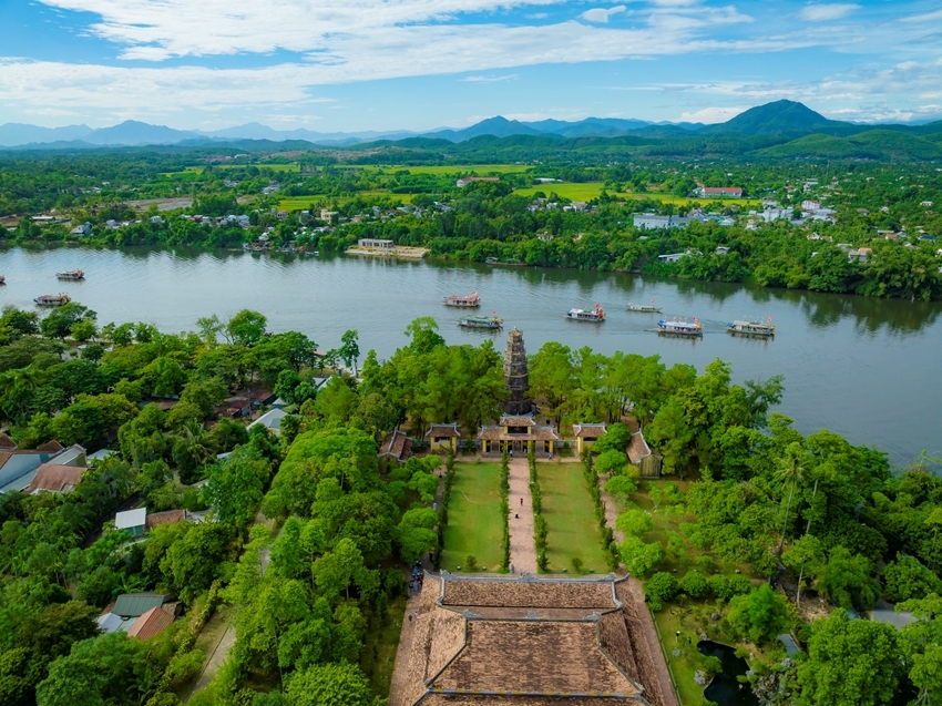 Hệ thống chùa chiền ở Huế và nét nổi bật trong văn hóa Phật giáo giúp Huế có nhiều thuận lợi trong việc phát triển du lịch tâm linh