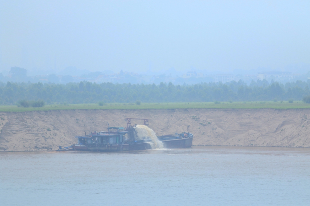 Phú Thọ yêu cầu Công ty Tiến Nga tạm dừng khai thác cát ở khu vực giáp ranh