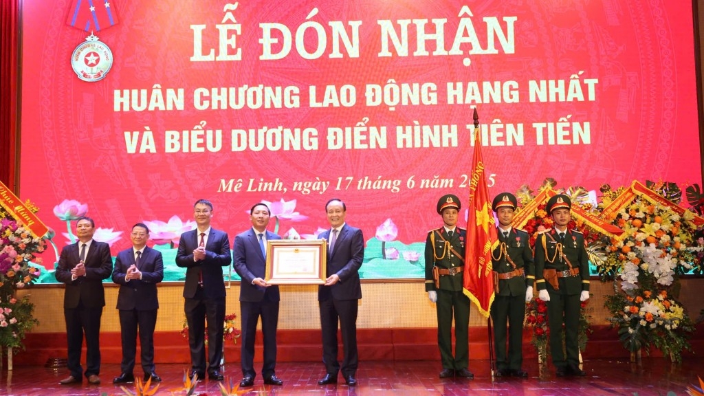 Huyện Mê Linh vinh dự đón nhận Huân chương Lao động hạng Nhất