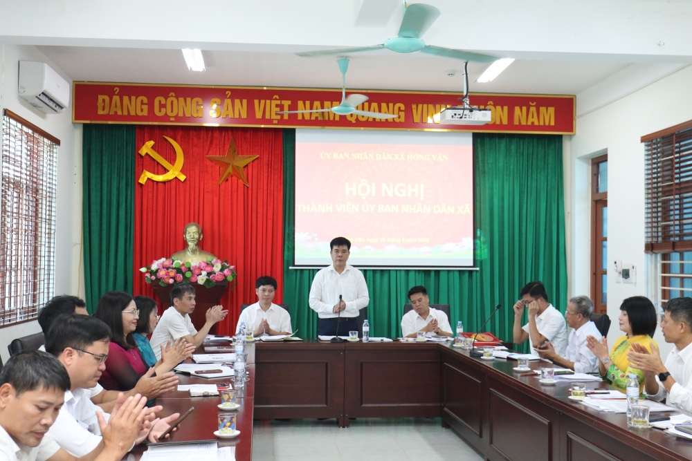 Dấu ấn chuyển đổi số tại các kỳ họp thử nghiệm ở xã Hồng Vân Dấu ấn chuyển đổi số tại các kỳ họp thử nghiệm ở xã Hồng Vân