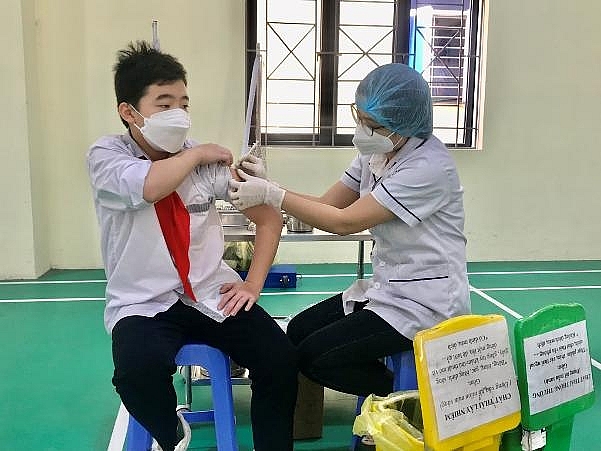 Tiêm chủng phòng COVID-19 cho trẻ em tại huyện Mê Linh
