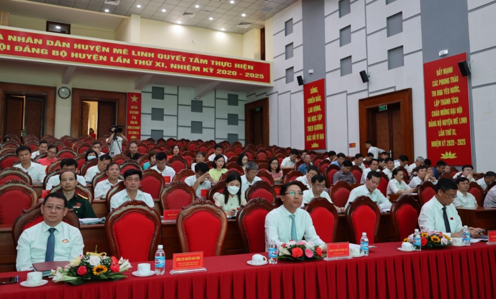 Các đại biểu tham dự c kỳ họp thứ 6 - Kỳ họp thường lệ giữa năm 2022 HĐND huyện Mê Linh khóa XX, nhiệm kỳ 2021-2026 