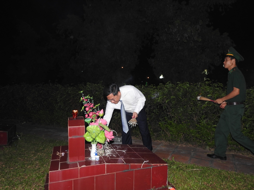 Phó Chủ tịch UBND thành phố Hà Minh Hải thắp hương tưởng nhớ, tri ân các liệt sỹ