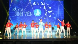 Vỡ òa cảm xúc trong đêm nhạc tri ân dành tặng sinh viên năm cuối trường Báo