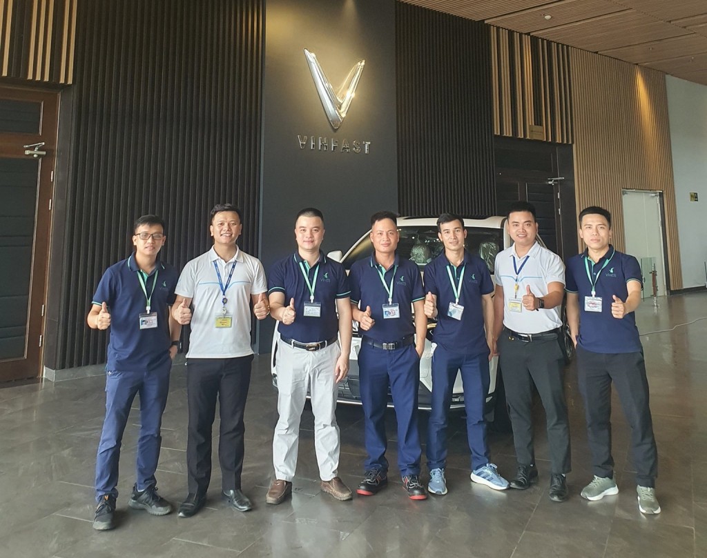 Nguyễn Văn Thiết cùng đồng nghiệp tại Vinfast - Tập đoàn Vingroup