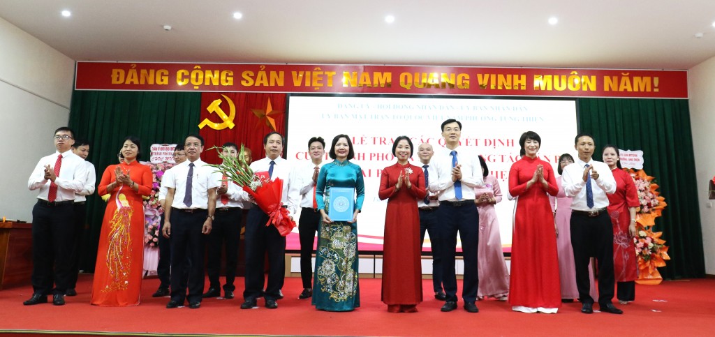 Công bố các chức danh lãnh đạo phường Tùng Thiện