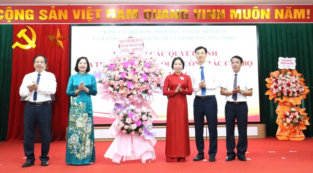 Công bố các chức danh lãnh đạo phường Tùng Thiện