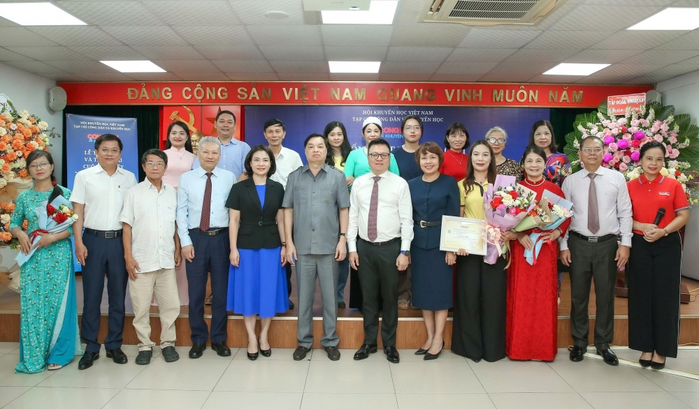 Nữ nhà báo đạt giải Nhất cuộc thi viết 