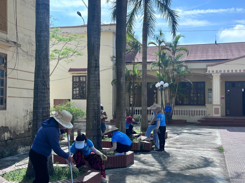 Chung tay dọn dẹp nơi làm việc