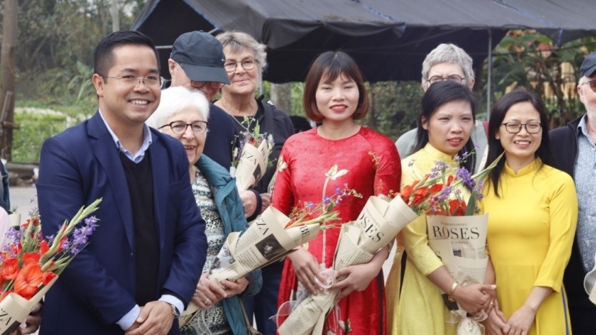 Hướng tới mô hình "khu thương mại văn hóa" tại làng cổ Đường Lâm