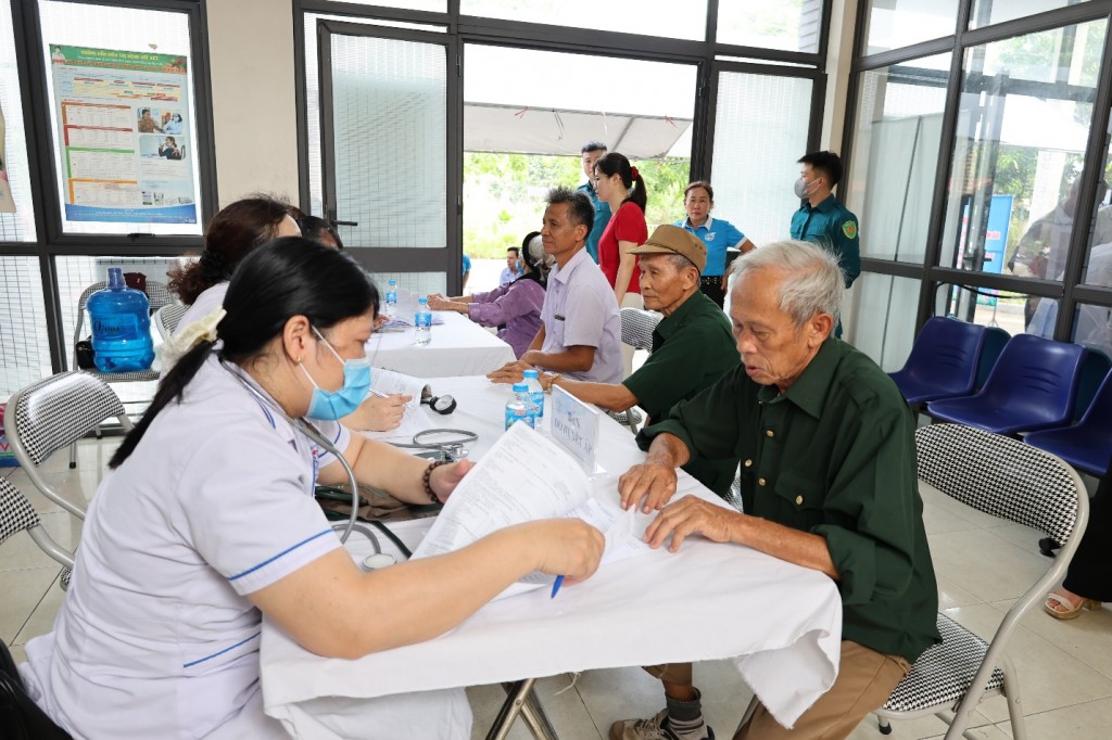 Xã Mê Linh: Tổ chức khám bệnh cho hơn 700 đối tượng chính sách