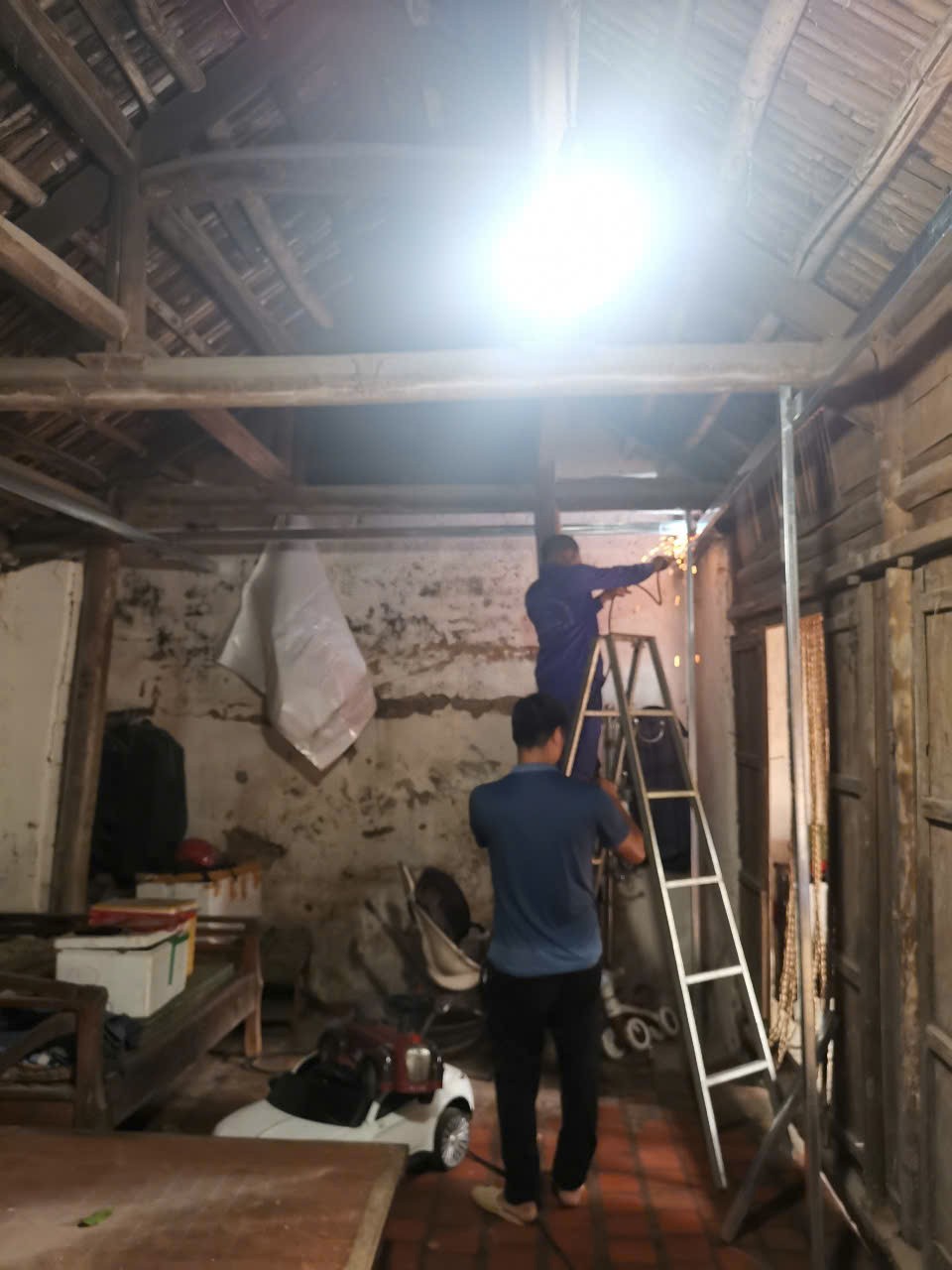 Gia cố nhà cổ bằng khung thép