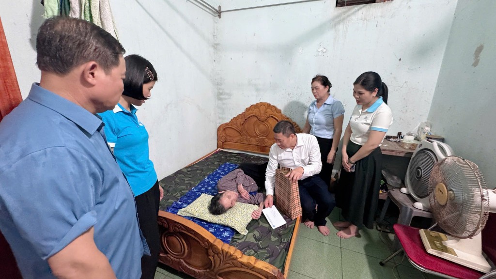 đồng chí Lê Sỹ Cường - Ủy viên Ban Thường vụ, Chủ tịch UB MTTQ xã