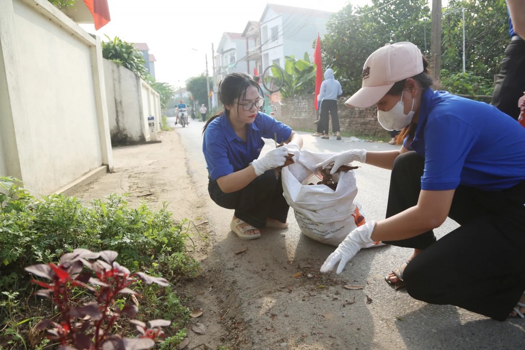 Đoàn viên thanh niên xã Yên Lãng tích cực hành động vì môi trường