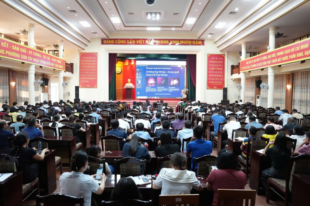 Phường Sơn Tây tăng cường triển khai ứng dụng chuyển đổi số Phường Sơn Tây tăng cường triển khai ứng dụng chuyển đổi số