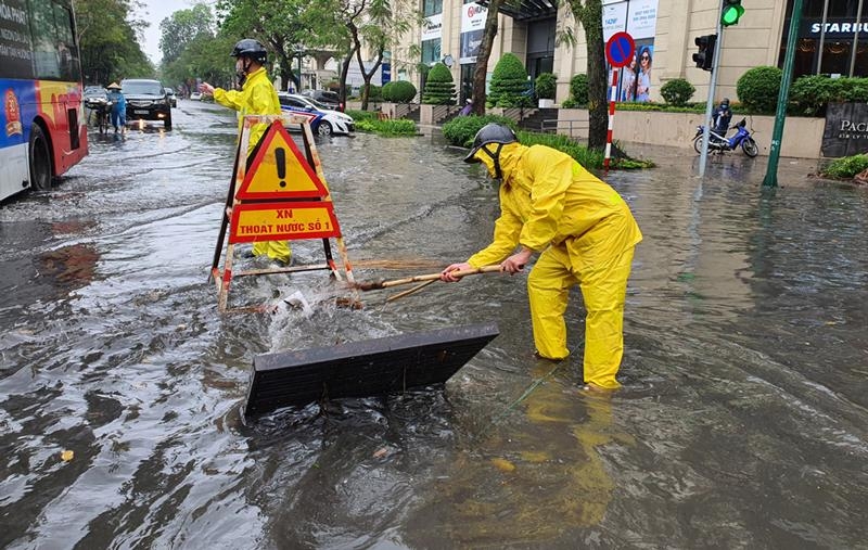 Sẵn sàng chống ngập do ảnh hưởng bão số 3, Công ty thoát nước Hà Nội huy động nhân sự trực 24/24