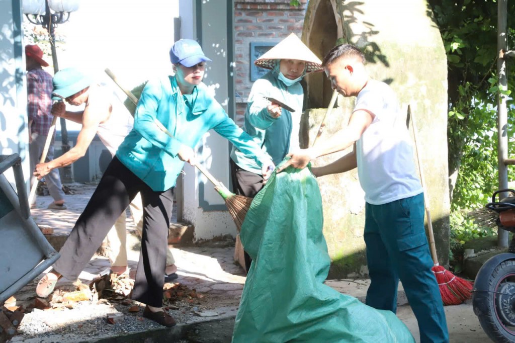 Cán bộ, Nhân dân xã Thượng Phúc hành động vì môi trường