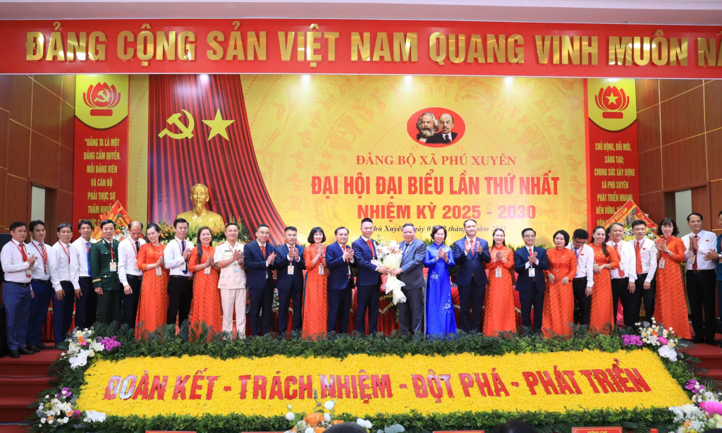 Đồng lòng xây dựng xã Phú Xuyên thành lực đẩy phía Nam Thủ đô Đồng lòng xây dựng xã Phú Xuyên thành lực đẩy phía Nam Thủ đô